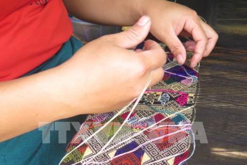 Làng dệt thổ cẩm Pa Thơm ngày xuân về