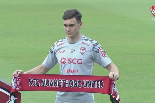 Thủ môn tuyển Việt Nam nói gì khi khoác áo 'đại gia' Thái-League?