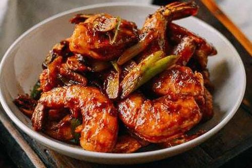 Tôm chiên sốt cà chua đậm đà, ngon miệng bao nhiêu cơm cũng hết