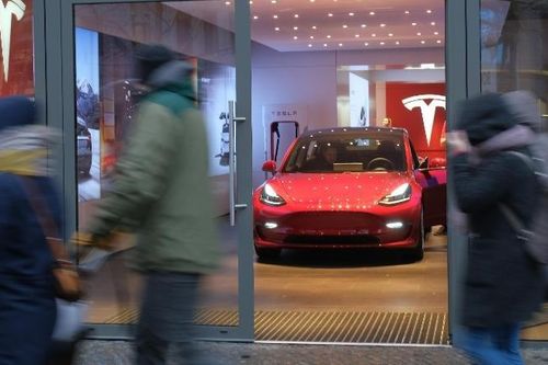 Bất chấp chê bai, mẫu xe điện Tesla Model 3 ăn khách nhất tại Mỹ