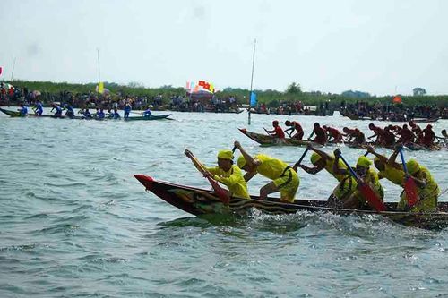 Nét đẹp lễ hội đua thuyền vùng sông nước ở Quảng Ngãi