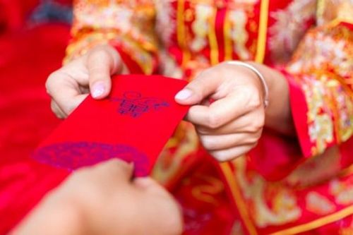 Hai đầu của phong bao lì xì