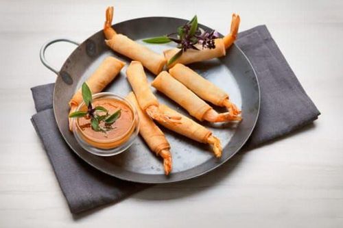 Bí quyết làm chả giò cuộn tôm chiên giòn ăn mãi không chán