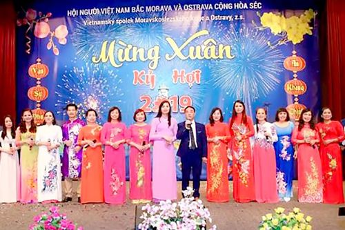 Vui tết Việt ở trời Tây
