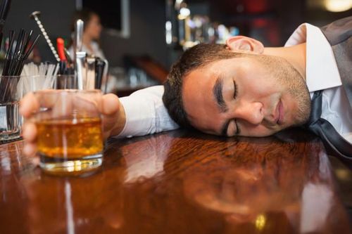 Ngộ độc rượu và cách xử lý