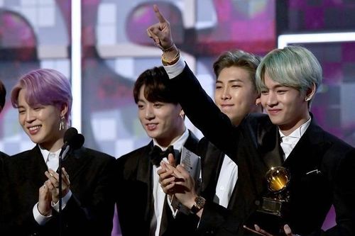 BTS đẹp trai, lịch lãm trong lần đầu tham gia lễ trao giải Grammy