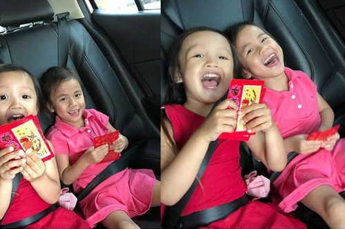 Ấm lòng hình ảnh em bé Mường Lát cười thả ga khi nhận được bao lì xì dịp năm mới sau 2 năm sống cùng mẹ nuôi