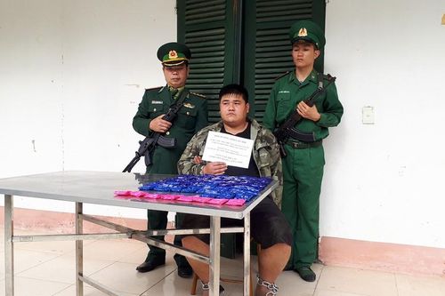 Biên phòng Sơn La bắt kẻ vận chuyển hàng chục nghìn viên ma túy