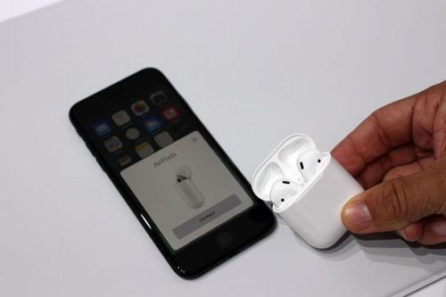 Người dùng iPhone lại phải 'dài cổ' chờ ngày ra mắt AirPods 2