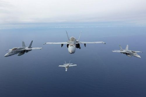 Bất ngờ màn chia tay đặc biệt của 'thần biển' F/A-18C