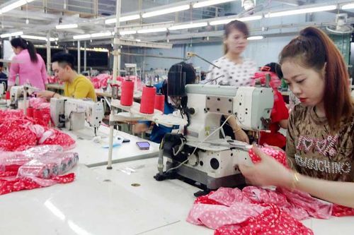 Công xưởng rộn ràng đầu năm