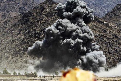Muốn giảng hòa với Taliban nhưng Mỹ vẫn trút 'mưa bom' xuống Afghanistan
