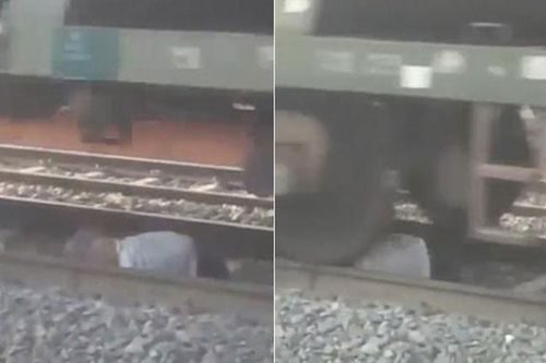 Say rượu ngã trên đường ray, người đàn ông sống sót thần kỳ khi tàu hỏa chạy qua