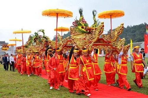Đông vui lễ hội khai xuân Yên Tử 2019