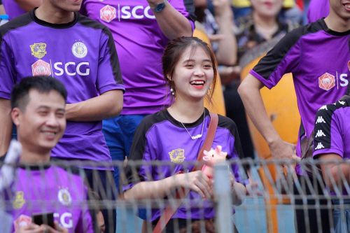 CĐV phủ kín khán đài Hàng Đẫy, tiếp lửa cho Siêu Cup Quốc gia