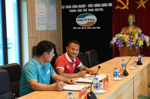 Trọng Hoàng không về SLNA, gia nhập Viettel
