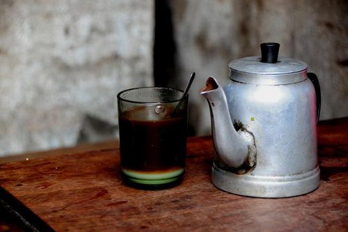 Cà phê vợt pha bằng siêu đất