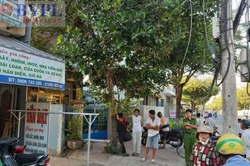 Nhóm đối tượng hùng hổ mang 'hàng nóng' truy sát hai thanh niên kinh hoàng trên phố