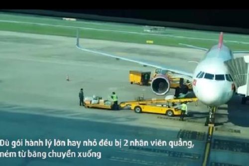 Dư luận bức xúc vì nhân viên sân bay Đà Nẵng ném hành lý hành khách