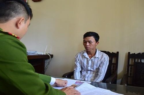Vận động đối tượng bị truy nã ra đầu thú