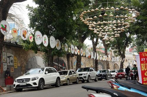 Sống lại ký ức với tranh dân gian trên phố bích họa Phùng Hưng