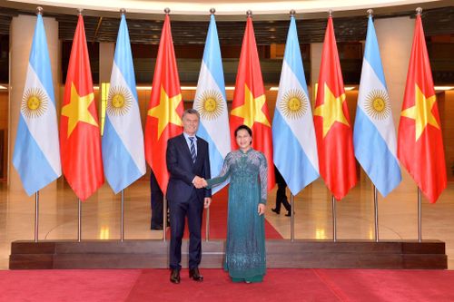 Chủ tịch Quốc hội hội kiến Tổng thống Argentina