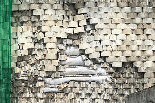 Yêu cầu phong tỏa tài khoản chủ dự án xây tường 'khủng' trên đầu dân