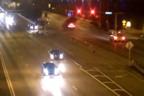 Video hậu quả kinh hoàng sau pha vượt đèn đỏ trong đêm