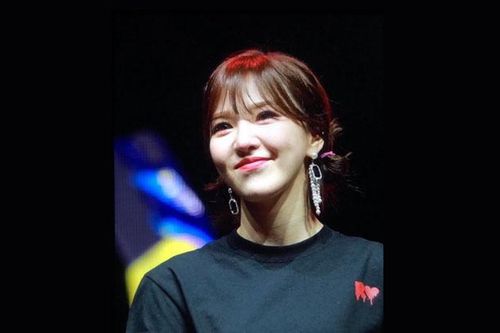 Wendy (Red Velvet) khóc nức nở khi lần đầu tiên trình diễn concert tại quê nhà