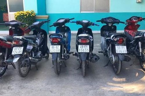 CSGT phát hiện xe tải chở nhiều xe máy nghi bị trộm