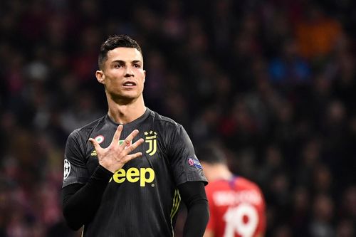 Chủ tịch Atletico đáp trả Ronaldo sau màn chế giễu giơ 5 ngón tay