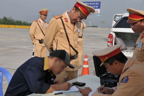 Dương tính với ma túy khi lái xe đầu kéo, tài xế khai do... uống rượu