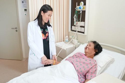 Chủ quan vì ho khan, người phụ nữ bàng hoàng phát hiện ung thư phổi