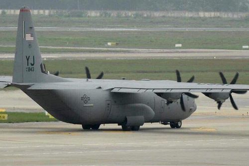 Vận tải cơ C-130 Hercules của Không quân Mỹ đã tới Nội Bài