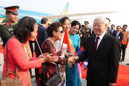 Tổng Bí thư, Chủ tịch nước Nguyễn Phú Trọng tới thủ đô Vientiane, bắt đầu thăm hữu nghị chính thức CHDCND Lào