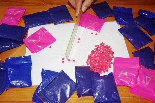 Sa lưới khi đang bán 4.800 viên ma túy