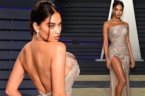 Siêu mẫu Shanina Shaik vướng sự cố lộ ngực tại tiệc hậu Oscar