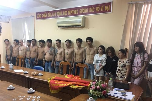 Bắt băng nhóm chuyên dụ đàn ông vào khách sạn mua dâm để trộm cắp tài sản
