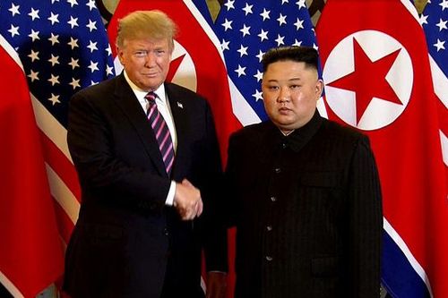 Tổng thống Donald Trump và Chủ tịch Kim Jong-un gặp mặt tại Metropole