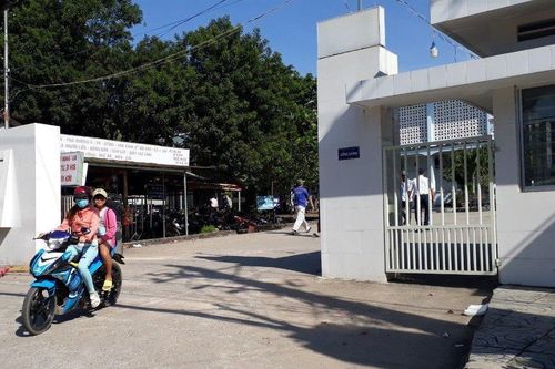 Vừa được cứu sống sau khi uống thuốc tự tử, người đàn ông nhảy lầu chết tại chỗ