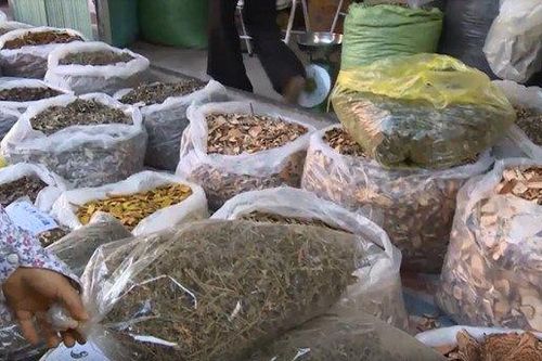 Tan biến nỗi lo phải chữa bệnh bằng rác thuốc khi đã có những chỉ dấu về dược liệu an toàn của EU