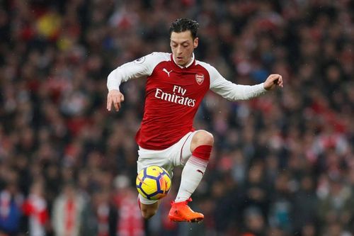 Oezil thăng hoa giúp Arsenal tiếp tục giữ vị trí thứ 4