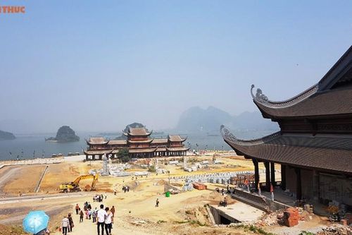 Vì sao hàng vạn người kéo đến chùa Tam Chúc của đại gia Văn Trường?