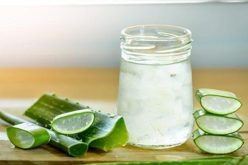 Uống nước ép nha đam giúp giảm lượng đường trong máu và mỡ bụng