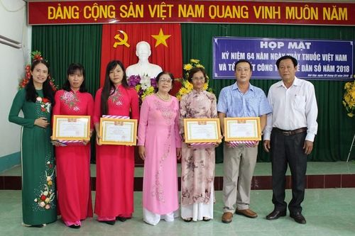 Trạm Y tế thị trấn Núi Sập họp mặt ngày Thầy thuốc Việt Nam
