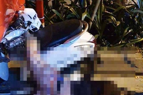Tông vào xe khách đậu bên đường, người đàn ông thiệt mạng