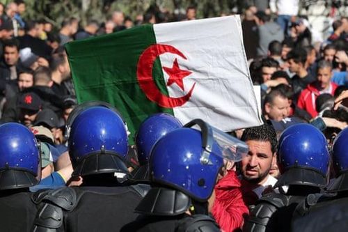 Algeria: Biểu tình phản đối tổng thống 81 tuổi tiếp tục tranh cử