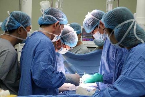 Lần đầu tiên bệnh nhân cắt u phổi sau 5 phút đã tỉnh táo