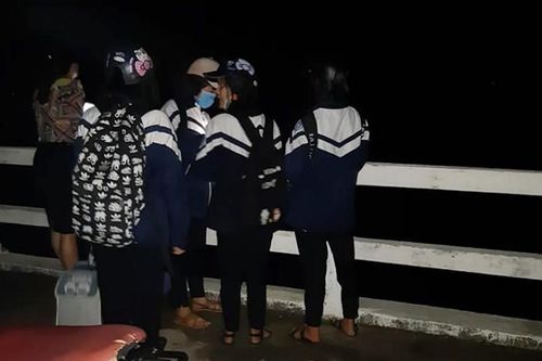 Sau câu hỏi 'lạnh người', nam sinh bất ngờ nhảy cầu tự tử