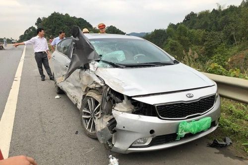 Vụ 'cả bản' vây tài xế đòi bồi thường 400 triệu đồng sau tai nạn chết người có đúng luật?